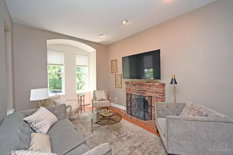 Living - 932 Morris St, Cincinnati, OH 45206 photo 1 of 4