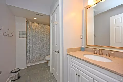 Bath - 932 Morris St, Cincinnati, OH 45206 photo 8 of 9