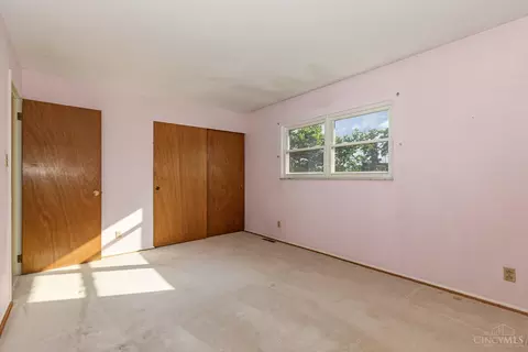 Bedroom - 1677 Hilltree Dr, Cincinnati, OH 45255 photo 4 of 9