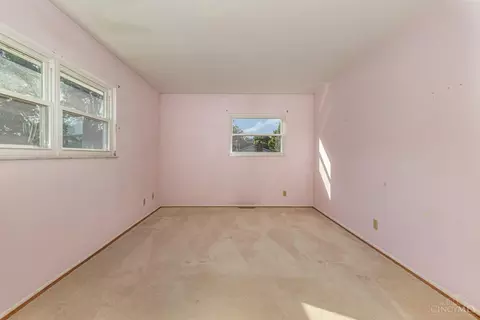 Bedroom - 1677 Hilltree Dr, Cincinnati, OH 45255 photo 3 of 9