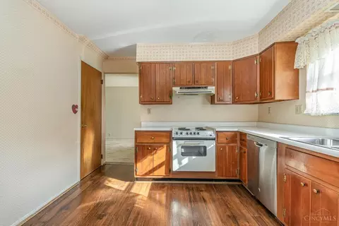 Kitchen - 1677 Hilltree Dr, Cincinnati, OH 45255 photo 5 of 5