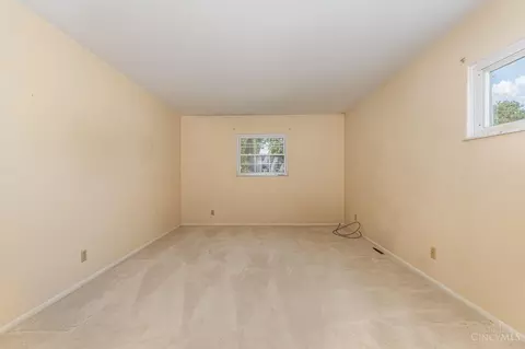 Bedroom - 1677 Hilltree Dr, Cincinnati, OH 45255 photo 8 of 9