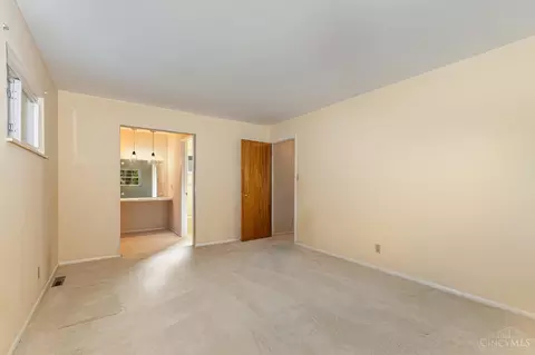 Bedroom - 1677 Hilltree Dr, Cincinnati, OH 45255 photo 6 of 9