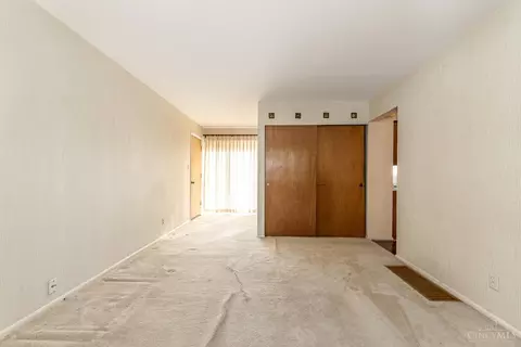 Living - 1677 Hilltree Dr, Cincinnati, OH 45255 photo 5 of 9
