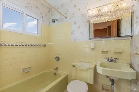 Bath - 1677 Hilltree Dr, Cincinnati, OH 45255 photo 2 of 2