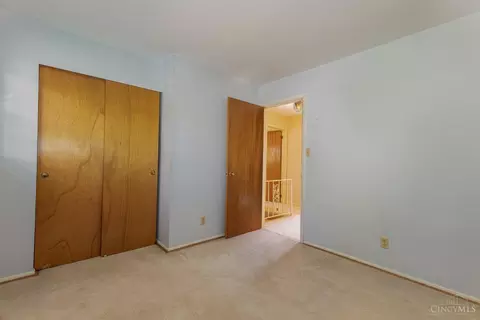 Bedroom - 1677 Hilltree Dr, Cincinnati, OH 45255 photo 2 of 9