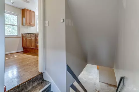 Entry Way - 1324 Custer Ave, Cincinnati, OH 45298 photo 2 of 3