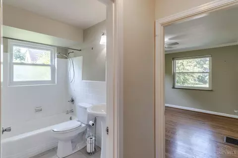 Entry Way - 1324 Custer Ave, Cincinnati, OH 45298 photo 1 of 3