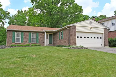 8398 Shenstone Dr, Cincinnati, OH 45255