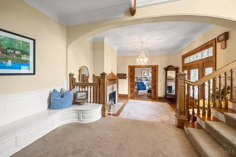 Entry Way - 1945 Madison Rd, Cincinnati, OH 45206 photo 5 of 8