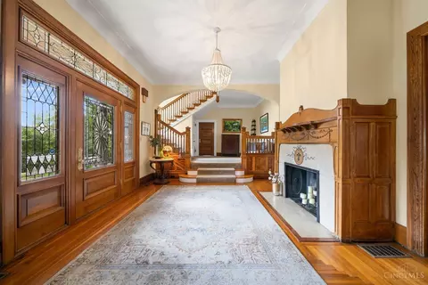 Entry Way - 1945 Madison Rd, Cincinnati, OH 45206 photo 2 of 8