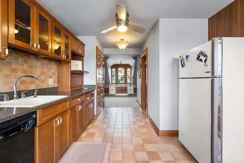 Entry Way - 1945 Madison Rd, Cincinnati, OH 45206 photo 8 of 8