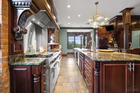 Kitchen - 1945 Madison Rd, Cincinnati, OH 45206 photo 7 of 9