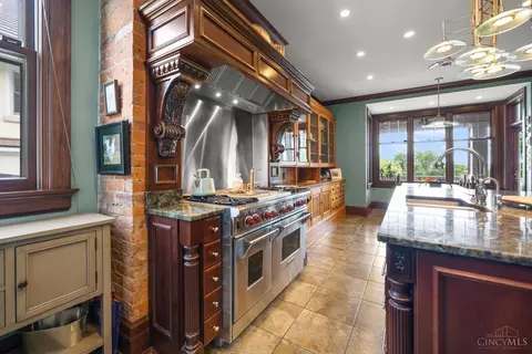 Kitchen - 1945 Madison Rd, Cincinnati, OH 45206 photo 6 of 9