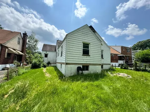 Exterior - 270 Caldwell Dr, Cincinnati, OH 45216 photo 7 of 8