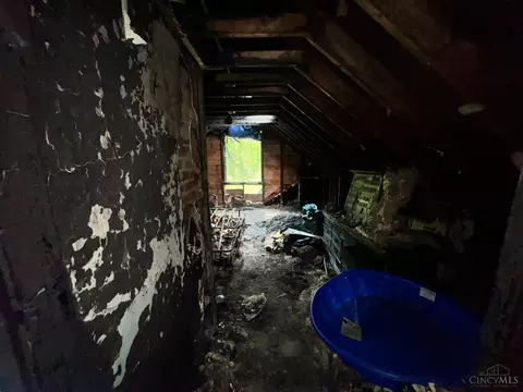 Entry Way - 270 Caldwell Dr, Cincinnati, OH 45216 photo 7 of 7