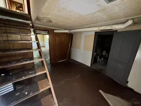 Entry Way - 270 Caldwell Dr, Cincinnati, OH 45216 photo 1 of 7