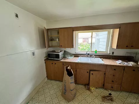 Kitchen - 270 Caldwell Dr, Cincinnati, OH 45216 photo 1 of 3