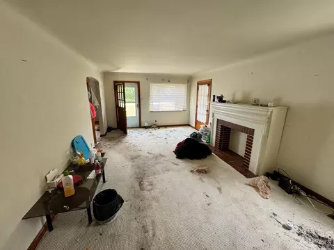 Living - 270 Caldwell Dr, Cincinnati, OH 45216 photo 2 of 4