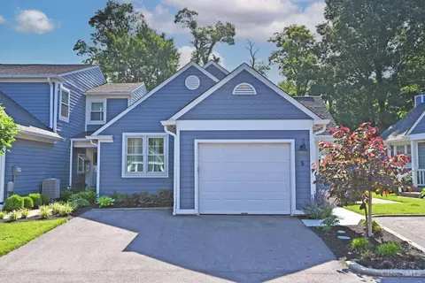 5 Greenhouse Ln, Cincinnati, OH 45209
