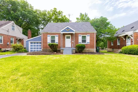 50 Gambier Cir, Greenhills, OH 45218