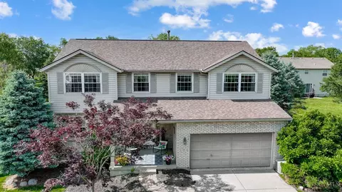 54 Rollingwood Dr, Hamilton Township, OH 45039