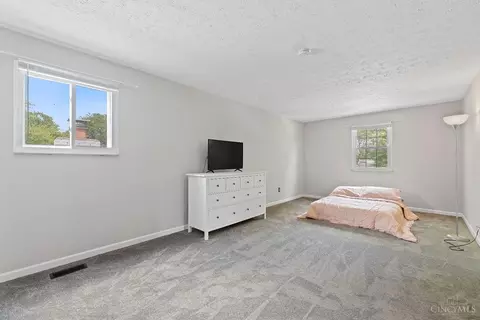 Bedroom - 1047 Glendale Dr, Batavia, OH 45103 photo 1 of 5