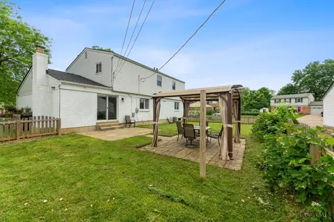 Exterior - 1047 Glendale Dr, Batavia, OH 45103 photo 4 of 5