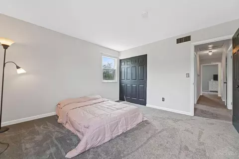Bedroom - 1047 Glendale Dr, Batavia, OH 45103 photo 4 of 5