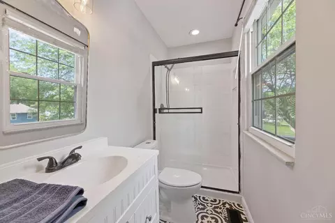 Bath - 1047 Glendale Dr, Batavia, OH 45103 photo 3 of 3