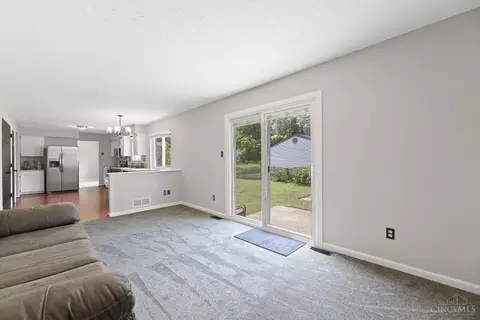 Living - 1047 Glendale Dr, Batavia, OH 45103 photo 4 of 4