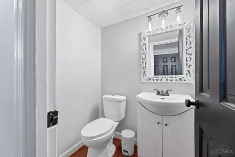 Bath - 1047 Glendale Dr, Batavia, OH 45103 photo 1 of 3