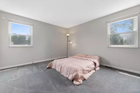 Bedroom - 1047 Glendale Dr, Batavia, OH 45103 photo 3 of 5