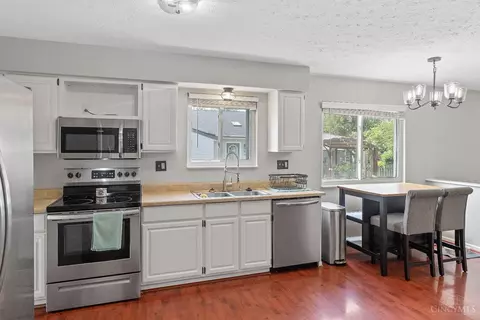 Kitchen - 1047 Glendale Dr, Batavia, OH 45103 photo 1 of 3