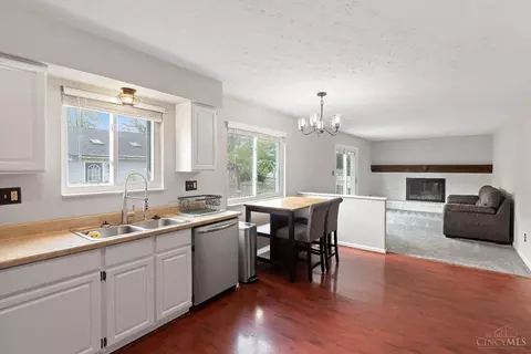 Kitchen - 1047 Glendale Dr, Batavia, OH 45103 photo 3 of 3