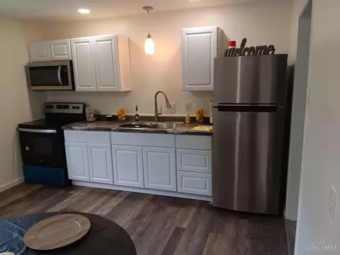 Kitchen - 2005 Teralta Cir, Cincinnati, OH 45211 photo 2 of 4