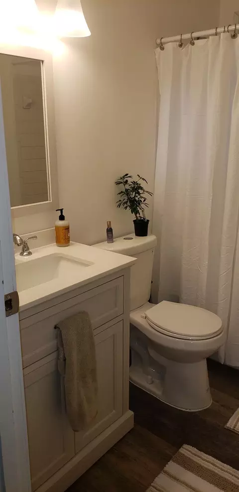 Bath - 2005 Teralta Cir, Cincinnati, OH 45211 photo 1 of 2