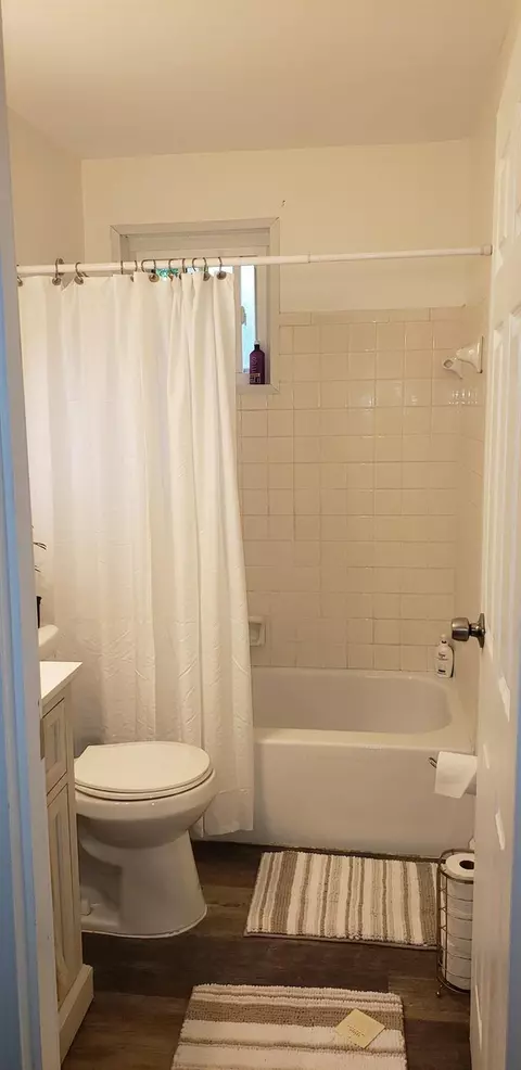 Bath - 2005 Teralta Cir, Cincinnati, OH 45211 photo 2 of 2