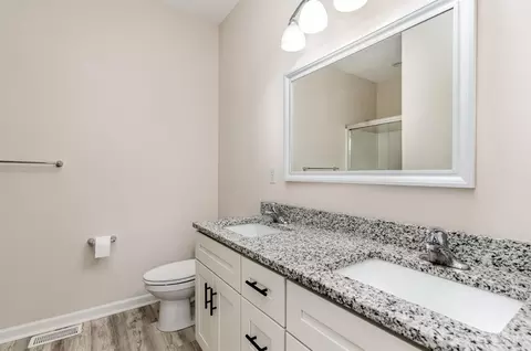 Bath - 3365 Forestview Dr, Cincinnati, OH 45211 photo 1 of 3