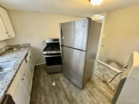 Kitchen - 955 Lindy Ave, Lincoln Heights, OH 45215 photo 3 of 3