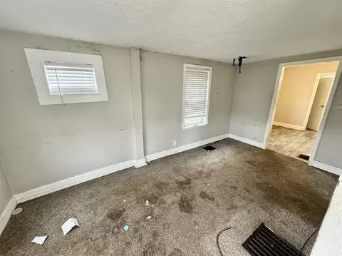 Living - 955 Lindy Ave, Lincoln Heights, OH 45215 photo 1 of 2