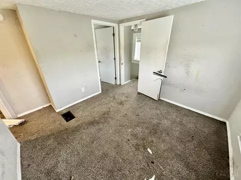 Bedroom - 955 Lindy Ave, Lincoln Heights, OH 45215 photo 4 of 6