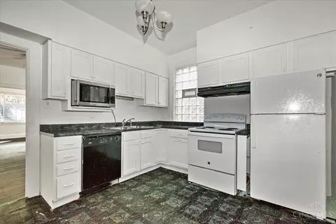 Kitchen - 3857 Vine St, Cincinnati, OH 45217 photo 2 of 2