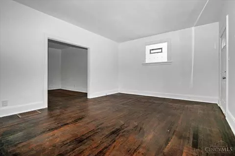 Living - 3857 Vine St, Cincinnati, OH 45217 photo 4 of 6