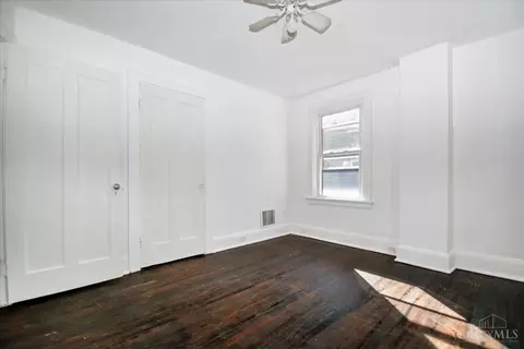 Bedroom - 3857 Vine St, Cincinnati, OH 45217 photo 5 of 5