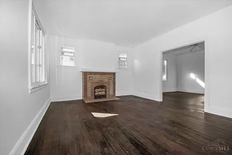 Living - 3857 Vine St, Cincinnati, OH 45217 photo 1 of 6