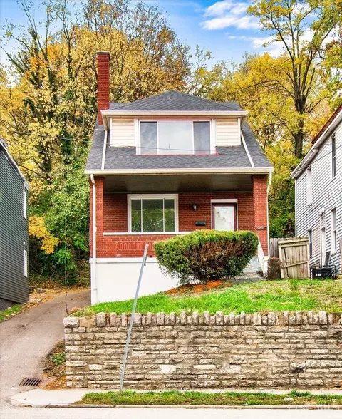 3857 Vine St, Cincinnati, OH 45217