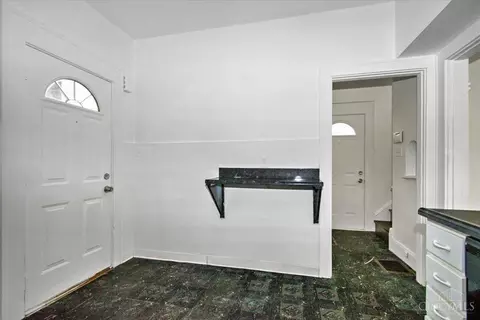 Entry Way - 3857 Vine St, Cincinnati, OH 45217 photo 1 of 4