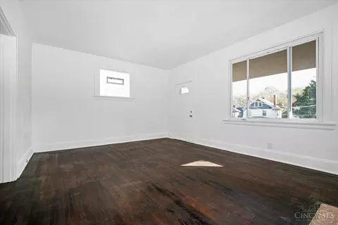 Living - 3857 Vine St, Cincinnati, OH 45217 photo 3 of 6