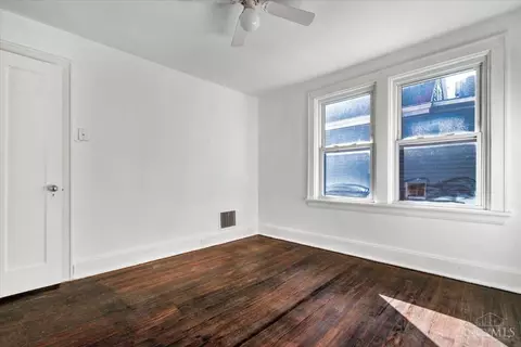 Bedroom - 3857 Vine St, Cincinnati, OH 45217 photo 3 of 5